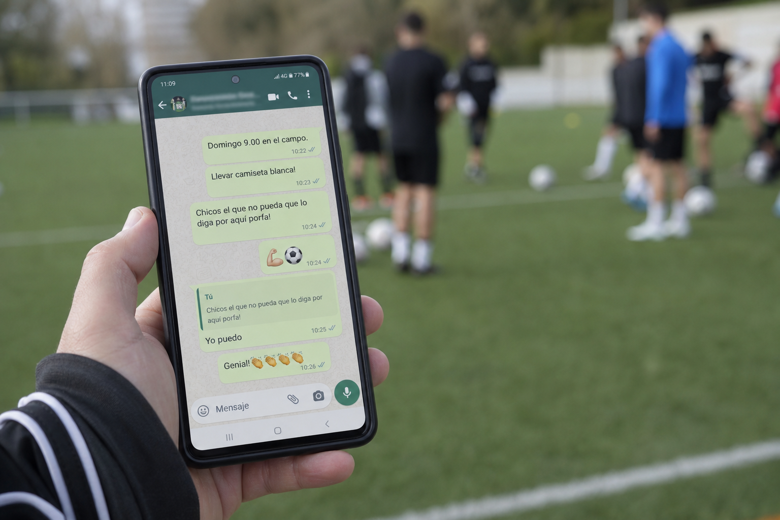 Grupo de WhatsApp del equipo revisando confirmaciones antes del partido