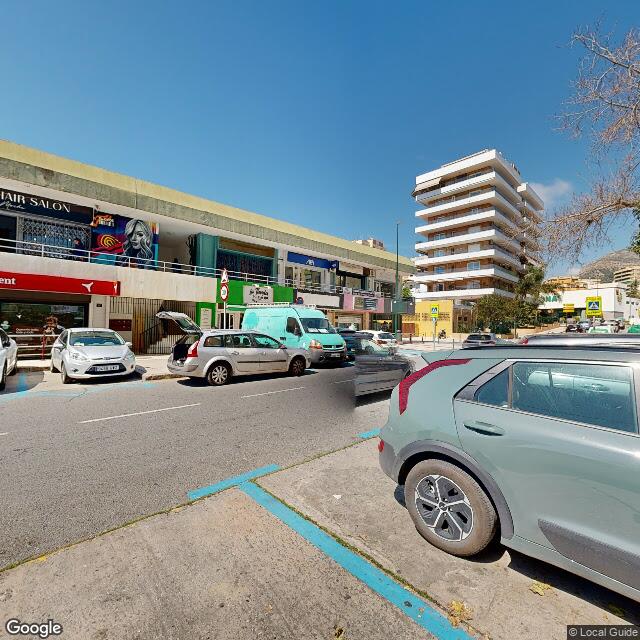 Pista en Escultor Marín Higuero