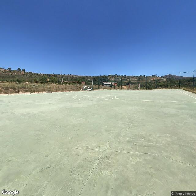 Pista en Cementerio