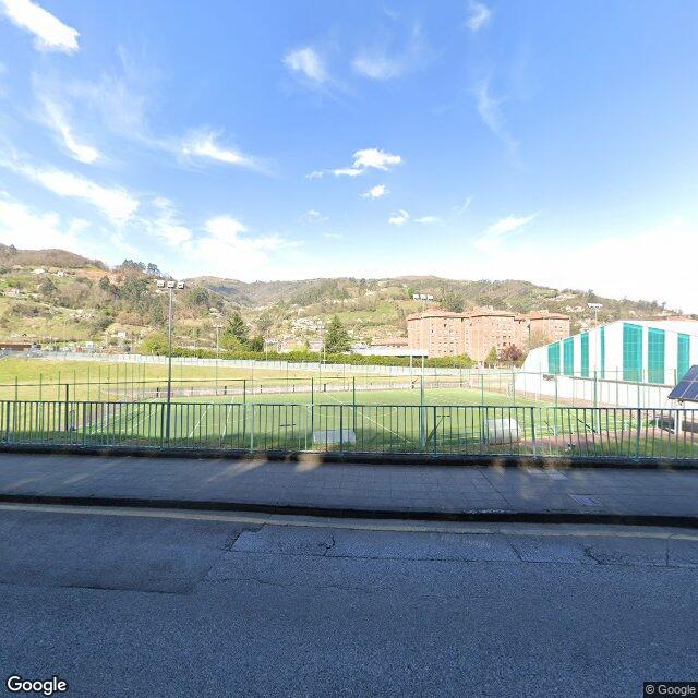 Pista en Oviedo a Campomanes
