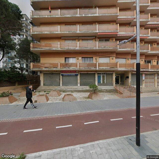 COMUNITAT DE L'AV. VILA DE MADRID, 23