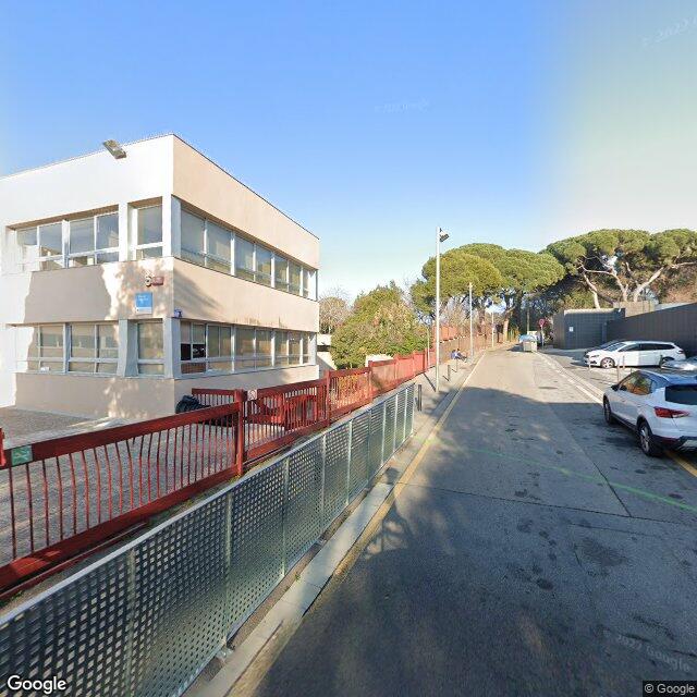 ESCOLA TRES PINS