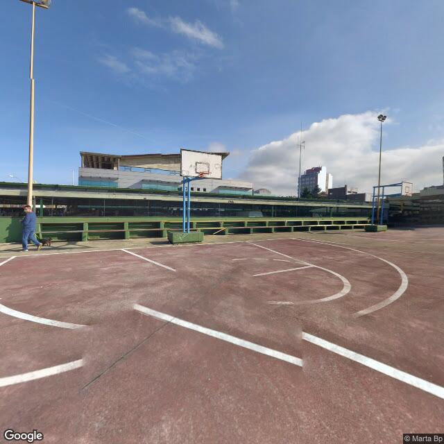 Pista en Rúa Laureano Gómez-Paratcha