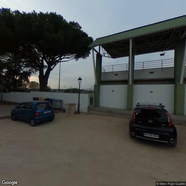 CAMP DE FUTBOL I PISCINES MUNICIPALS